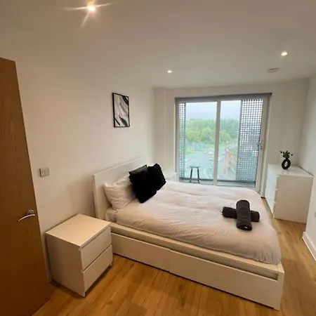 2 Bed Corner Apartment With Gym-2